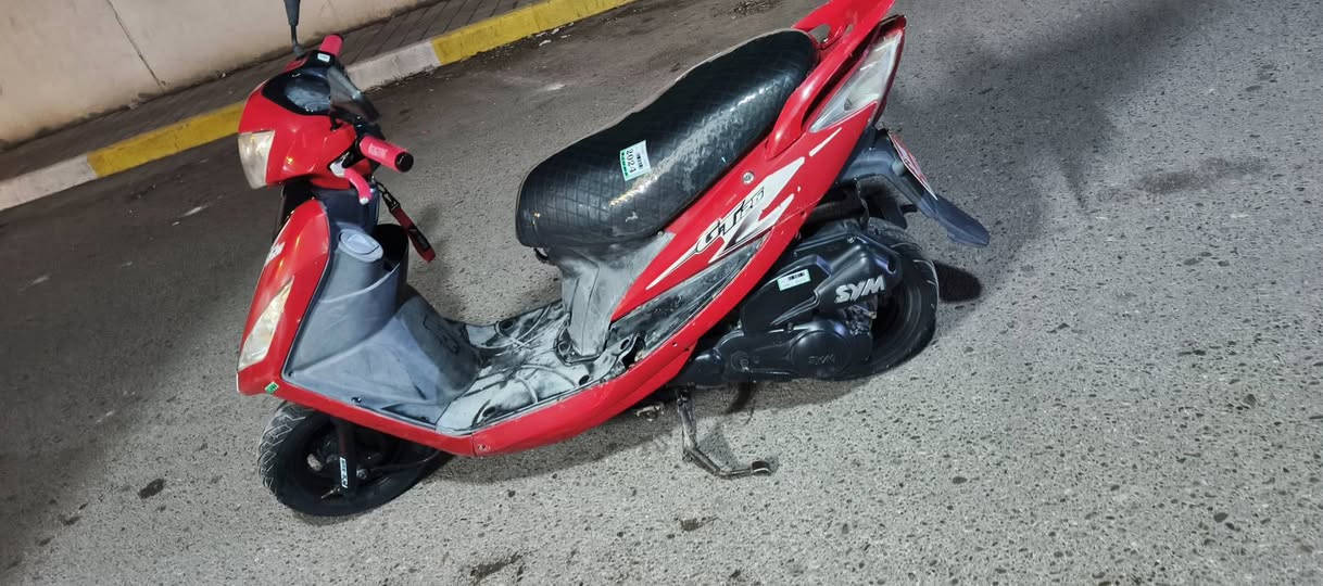 السلام عليكم 
.دراجه للبيع سايم جيتي 125 ياباني رمبه 
. الدراجه كامله كل نقوصات مابيها كلشي شغال بيها محرك شلعه معدل الدراجه نضيفه نضافه نفس البصورة وانضف من الصور الدراجه مال رمبه مرتبه للستفسار واتساب او اتصال ***********
