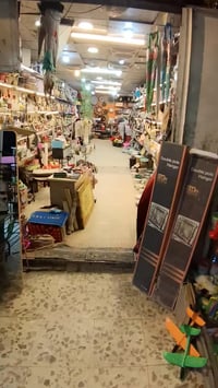 صباح الخير محل للبيع مع المواد... مع المواد أيجار المحل ٤٠٠ الف للتواص...