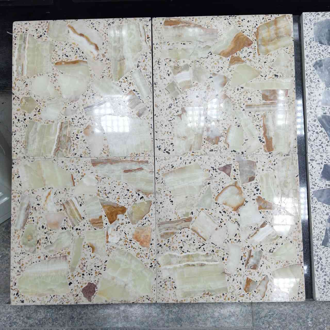 🔷 معمل كاشي الشمال – الجودة التي تبني الجمال 🔷
يُعلن معمل كاشي الشمال عن توفر أفضل أنواع الكاشي المخصص للأرضيات بمواصفات عالية وجودة مضمونة. نحن نعمل بخبرة واهتمام بالتفاصيل لنقدم لزبائننا منتجات تجمع بين المتانة، الأناقة، والتصاميم العصرية التي تناسب مختلف البيوت والمشاريع العمرانية.

في معملنا نحرص على اختيار أفضل المواد الأولية، واستخدام أحدث الطرق في التصنيع، لنضمن لكم كاشي يتميز بالقوة والتحمل ويعطي شكلاً جميلاً يدوم لسنوات طويلة. كما نوفر مجموعة متنوعة من الأشكال والألوان والقياسات لتناسب جميع الأذواق، سواء للمنازل أو المحلات أو المشاريع الكبيرة.

🔹 كاشي أرضيات بجودة عالية🔹 تصاميم حديثة ومميزة🔹 ألوان متعددة تناسب جميع الديكورات🔹 متانة وقوة تتحمل الاستخدام الطويل🔹 أسعار مناسبة وخدمة موثوقة

هدفنا الأول هو رضا الزبون وتقديم منتج نفتخر به في كل منزل أو مشروع يتم استخدامه فيه. لذلك نعمل دائماً على تقديم الأفضل من حيث الجودة والسعر والخدمة.

📍 العنوان: كركوك – بدايته مدخل شارع القدس📞 للاستفسار والحجز يمكنكم التواصل معنا عبر الاتصال أو WhatsApp المراسلة.
***********
***********
معمل كاشي الشمال اختيارك الصحيح لأرضية أجمل وجودة تدوم.
