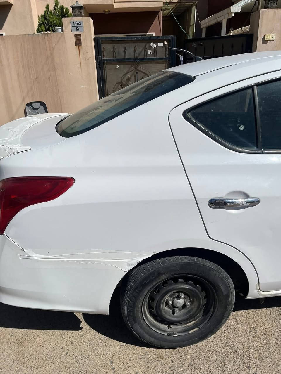 السلام عليكم
نيسان سني هندي 2018 البليتة الزركة

رقم اربيل الجديد سنوية 2031  وهزة جديدة

بيها صبغ الدور مال تاير فقط ومكانتين بارد واكو طخات بسيطة على داير السيارة بدون حادث كير ومحرك وحدادية تبريد مكفول والسيارة داخلها كلش نضيف 

سنوية بأسمي تحويل مباشر  مكاني اربيل


**إذا كنت صاحب هذا الإعلان وتريد حذفه لأي سبب، رجاءا أرسل رسالة إلى الدعم الفني**