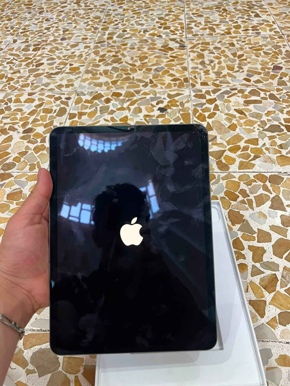 ايباد 11 ابرو للبيع الجهاز مامفتو ذاكره 128كامره الاماميه مكسوره
السعر 450  بي مجال شي قليل خاطر جيتك لتواصل عله هاذ الرقم *********** واتساب اوخاص مفتوح مكاني ايسر حي الكرامه
