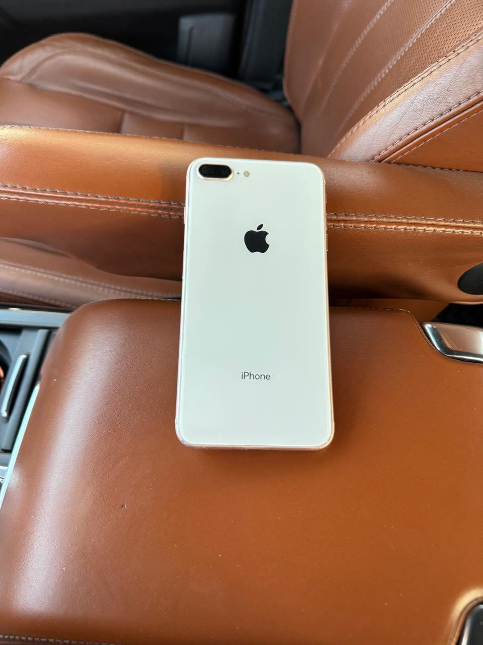 سلام عليكم
ايفون 8بلاص 
مبدل بطاريه اصليه100
شرط ما يصرف شحن نهائين
ذاكره64 مراوس او بيع مكان
تكريت القادسيه توصيل ماعندي تجي وتفحص جهاز وين مايعجبك ***********واتساب بي
