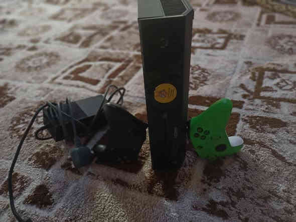 اكس بوكس ون فات نضيف جداً ما واصل مصلح ما مفتوح وما بي أي خلل شرط مع الضمان 
كامل الملحقات مع جوستك بلادي اسود مع جوستك الخاص ب اكس بوكس سيريس اكس /وأس  الاصلي بالشرط سعرها وحدها 50 الف 
منزل بيه GTA5 , فيفا 25، call of duty مودرن وارفر ،اساسن كرين نسخة مصر مع العاب اخرى
سعر 180 وبي مجال بسيط…..
مو شراب لاتكسر بل سعر
للتواصل واتساب 
***********
