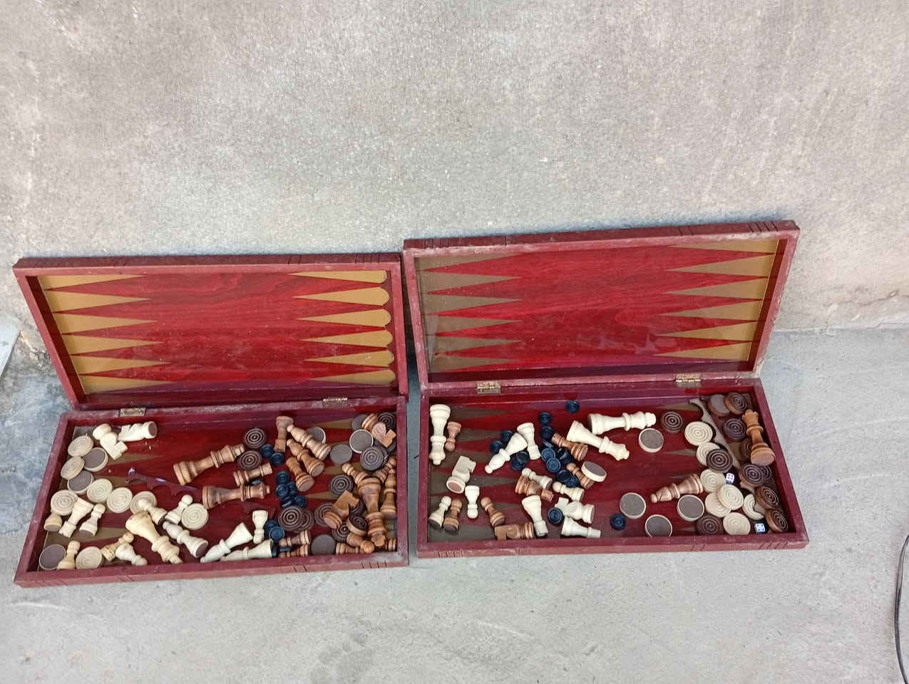 سلام عليكم حبايب غراض كوفي للبيع النركيله على 35وعلى 20كلش نضيفات إلي يريد يتصل على الرقم ***********
