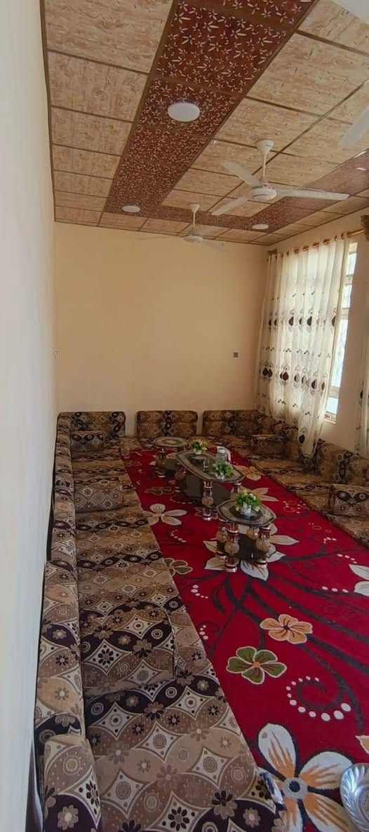 الدار للبيع الدجين شارع حجي كشكول كل خدمات متوفره 
 غرفتين وصاله ومطبخ سيراميك للسقف ايطالي بصمتين 
 وديوانيه 7 امتار وحديقه 8 طول وعرض 3   وساحه كرانيت 9 متر طول وعرض 3 ونص وترك جبير طابوك 
بيتونه طابوك وسيارتين طابوك فوك السطح وشبابيك للقاط الثاني بعد مابانيهن 
***********
