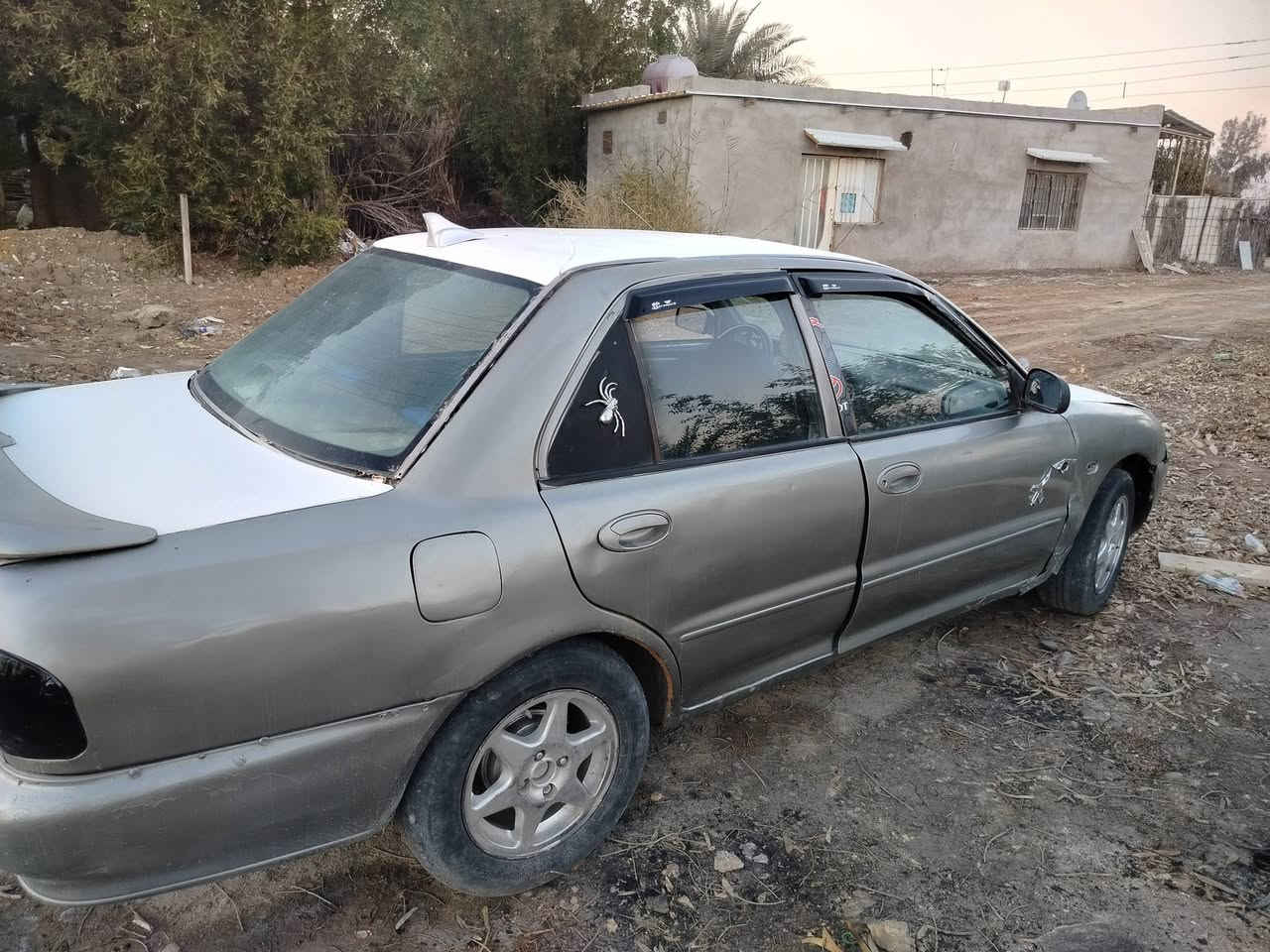 كوم حديد رقم بغداد صدامي ما اندل راعيها كالو بالورديه بغداد شغاله كلشي ما بيها واسط العزيزية السعر 12 ورقه 
***********
