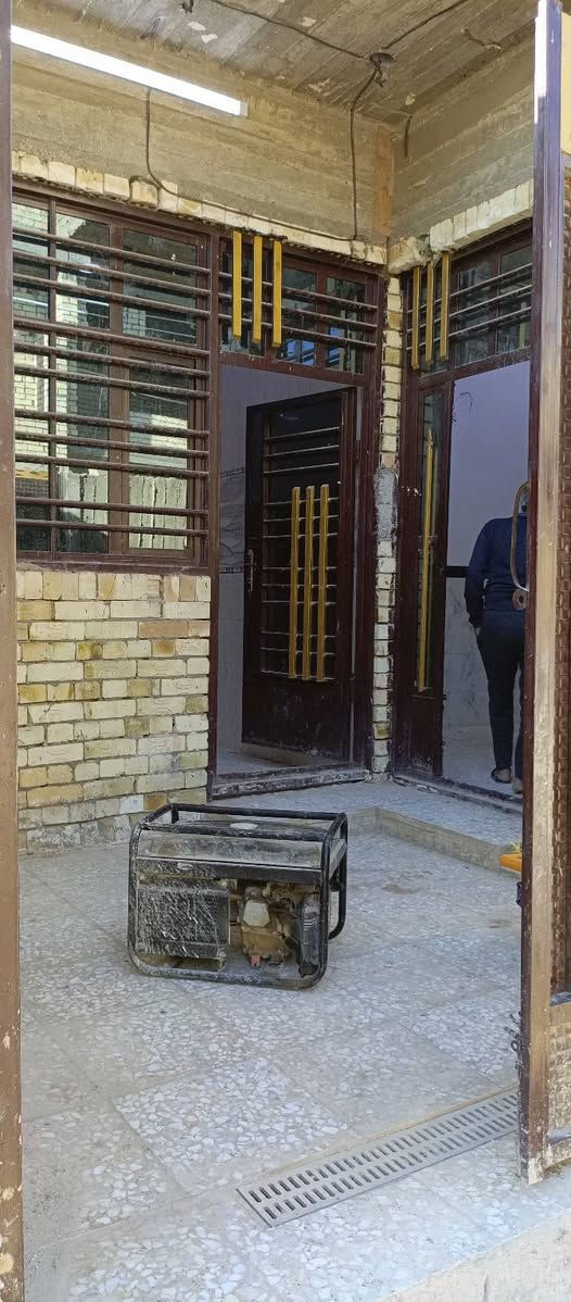 بيت للايجار مساحة 100متر 
بناء جديد طابق واحد
استقبال وصالة ومطبخ و غرفة وخدمات 
موقعة رئاسة العبيدي مقابل كاع ابو رشاد 
للاتصال ***********
