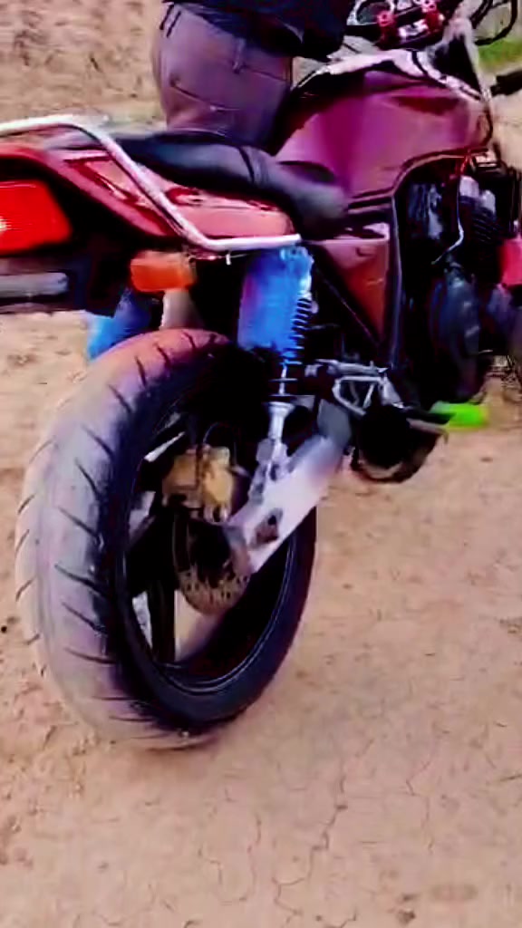 ‏السلام عليكم ‏دراجة سي فور ‏الجيل الأول ‏16 وألف ￼￼￼￼￼￼ دراج مقطوعة قمرق ￼ة ضمان ￼￼￼ صلاح الدين قضاء بلد السعر خاص ‭0776 153 0618‬ ￼￼
