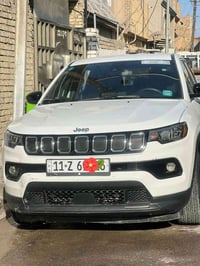 🚗 للبيع – جيب كومباس موديل 2024 (أمريكي) سيارة نظيفة جدًا وشبه جديدة، ...