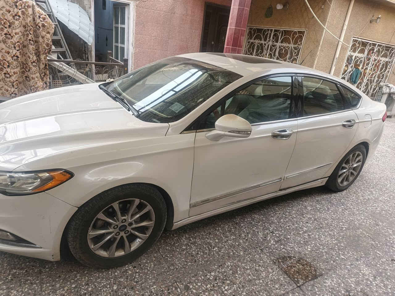 ‏🚗 للبيع | فورد فيوجن م2017 SE 🚗
‏
‏🔹 1.5 Turbo
‏🔹 گير ومكينة و تيربو جديد مكفولة 100%
‏🔹 السيارة حادث جاملغ خلفي جهة السايق فقط
‏🔹 وهنا بالعراق صار بيها ضربه صغيره بالباب مال السايق وانصبغت صفحة السايق 
‏
‏🔹 فول مواصفات 
‏
‏✨ المواصفات:
‏•كشنات جلد
‏•كشنات أمامية كهرباء 
‏•تدفئة كشنات
‏•تبريد قطعتين
‏•هاند بريك بصمة
‏•تشغيل عن بعد (Remote Start)
‏•حساسات خلفية
‏•شفتات ستيرن
‏•تحكمات ستيرن
‏•جام رباعي أوتو
‏•شاشة أعطال
‏•مراي قلاب
‏•Auto Start / Stop
‏
‏📌 النواقص:
‏•دعامية أمامية صبغ بس
‏•التبريد الحساس مال الضغط 
‏•نواقص بسيطه 
‏
‏🪪 رقم بغداد
‏✍️ التحويل ثاني يوم وباسمك
‏
‏💰 السعر: 90ورقة 
‏للاتصال ع ***********
‏            ***********
