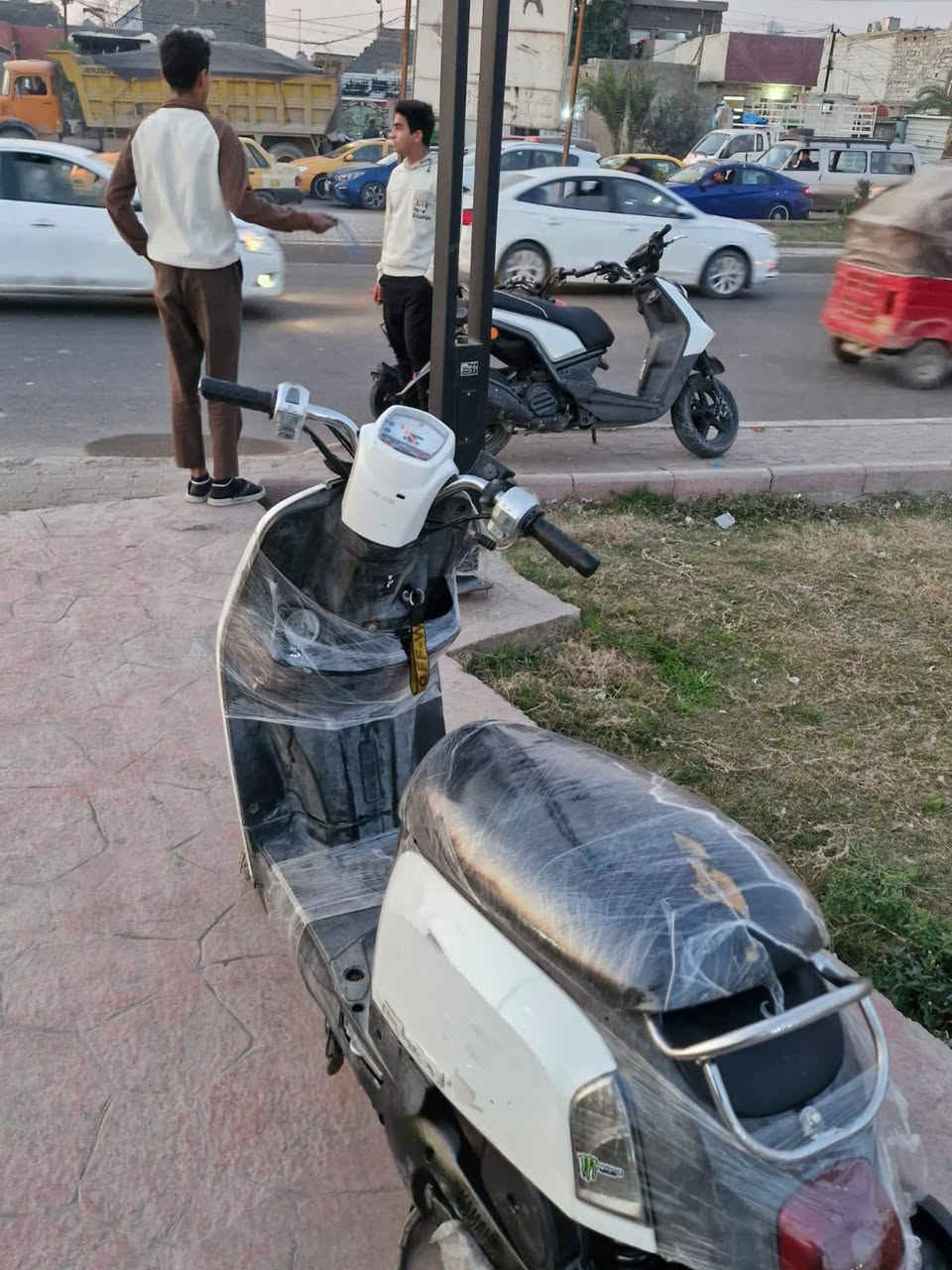 السلام عليكم دراجه نضيفه كفارات صليه ختم واحد مكينه مامفتوحه شل عه ومعدل سلف رياضي دراجه خير من الله بكاني مدينه ال صدر ال سعر ٤٠٠ ***********
