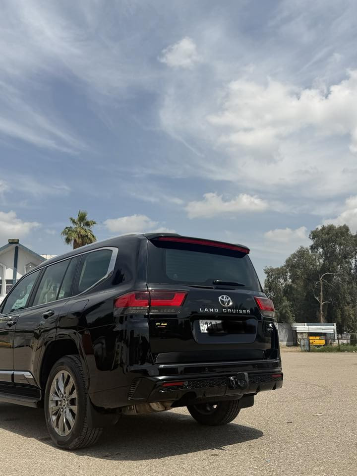 السلام عليكم سيارة للبيع 
لاندكروز 2024 بريم اصل   
ماشية سيارة 12 الف كيلو  رقم بغداد .
 فئة السيارة .. VX ليمتد  محرك 4000 تنفس طبيعي . كفالة عامة مغلفة (PPF) 
موصفات السيارة . كشنات خزن ميموري  فتحة سقف  كشنات امامي خلفي كهرباء فيدراليات خلفية رادار  امامي معروفة موصفات ال VX 

سعر . 82.500$ 
 
***********

 مكان سيارة .بغداد
