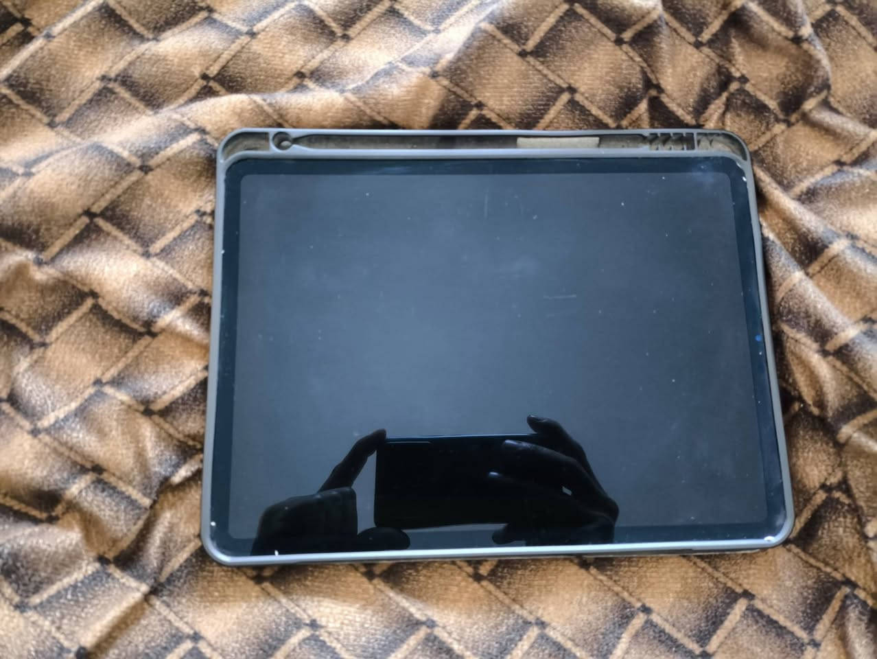 السلام عليكم ايباد برو للبيع سعر 475وبيه مجال بسيط
موديل2018
الجهاز نضيف بطارية(87)
(120)فريم جهاز فول سلاسة 
بيه عواج كلش قليل ب الشاصي بسبب هاي الوكعة مثل ما موضح بصورة
مكاني صلاح الدين قضاء بلد رقمي ***********
