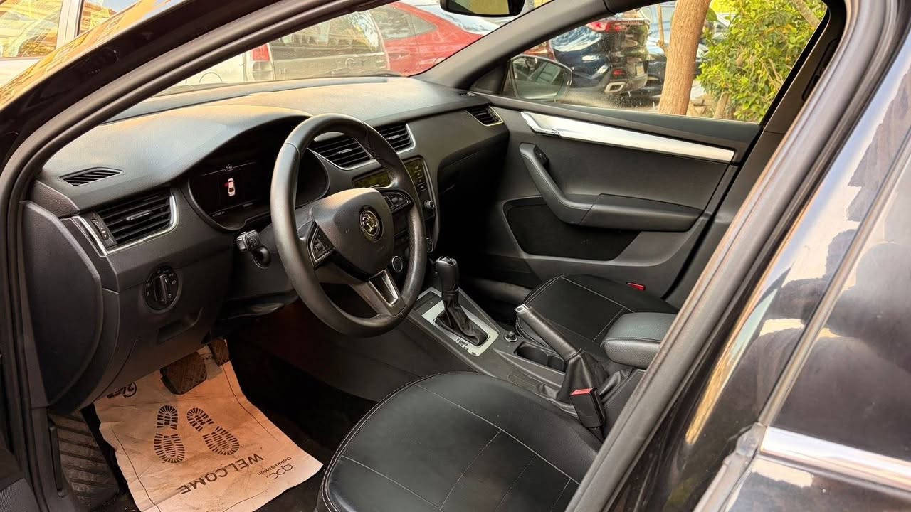 *Skoda A7 Sport Line | موديل 2020*
- *الموتور*: 1.6 TSI - 150 حصان
- *العداد*: 160,000 كم
- *الحالة*: رشة نظافة من الخارج فقط 
- *الصيانات*: توكيل لحد 120 ألف كم، بعدها مركز معتمد
- *الرخصة*: سنة - فحص 3 سنوات
- *المعاينة*: التجمع الخامس
- *للتواصل*: 01062000300 القاهرة الجديدة, القاهرة


**إذا كنت صاحب هذا الإعلان وتريد حذفه لأي سبب، رجاءا أرسل رسالة إلى الدعم الفني**