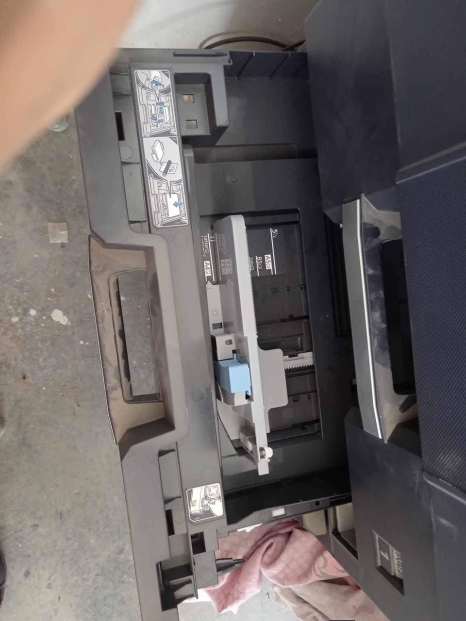 السلام عليكم 

جهاز استنساخ الكبير البيع 
مواصفات 
استنساخ  طباعه اسكنر 
طباعه وجهين مباشر 
مجرين الورق 
تطبع 40 ورقه بل دقيقه 
حبر بودره 
نقصه فقط حبر 

‭0780 946 2632‬
