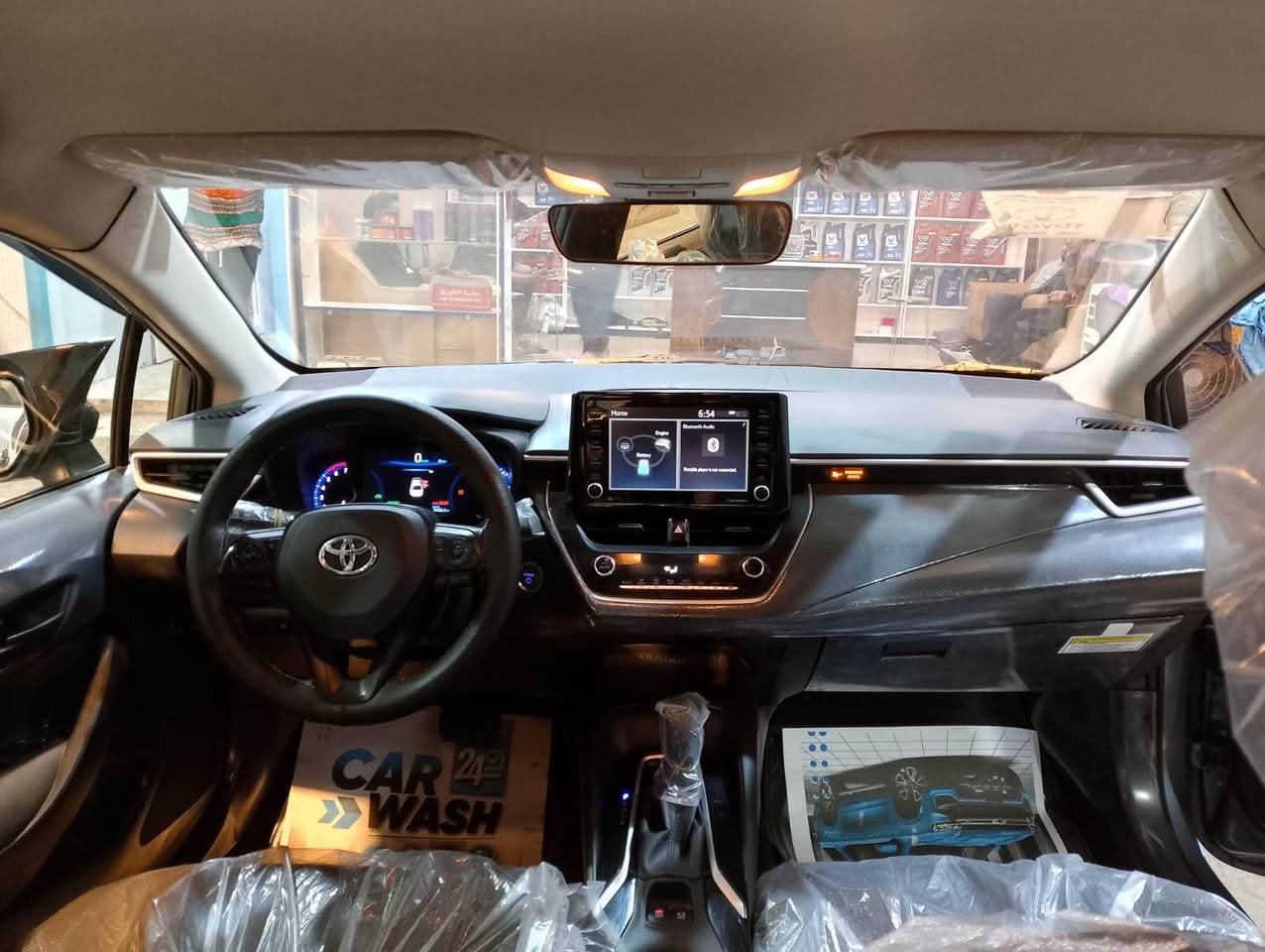 السلام عليكم 
 السعر 115 بيه مجال قليل كلش 
اقره تفاصيل سياره كامل حتى تفتهم شبيه سياره 
كورلا 2022 هايبرد رقم بغداد دولي هزه وسنويه وارقام جدد باسمي شخصيا
حادث سياره جاملغ وبنيد يسره وجاملغ خلفي يسره 

ملاحظة 
(تبديل ربع الأول من شاصي اليسره نفس لون) 
لغود مكفوله شاصي الايمن فقط تعديل بدون معجون ولا لحيم 
تكم داخليه تكم خارجيه وقماره مكفوله
 
ابيع صبغ حزام بس هيه مو حزام 
السيارة جديدة بعده 
كير ومكينه وصدر وتبريد مكفولات 
المواصفات 
بصمه
شاشه جبيره وكامره خلفيه 
ورادار امامي وتحديد مسار وتوقف ذاتي 
لايت زنون ولدات اماميه 
تخم تاير ويل كب جديد
سياره جاهزه مابيه نقص 
مكانه بغداد الدوره 
115 وبيها مجال بسيط
*********** بغداد, العراق
