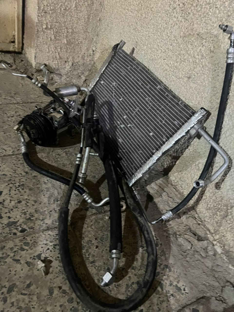 السلام عليكم
غراض بيجو  روى للبيع 
منظومه مال تبريد للبيع كامله مصارلي شهرين من شديتها نظيفه سعرها 125 
دينمو ب20 الف 
البنكه والشوته ب10

مكاني بلدورة 
***********

