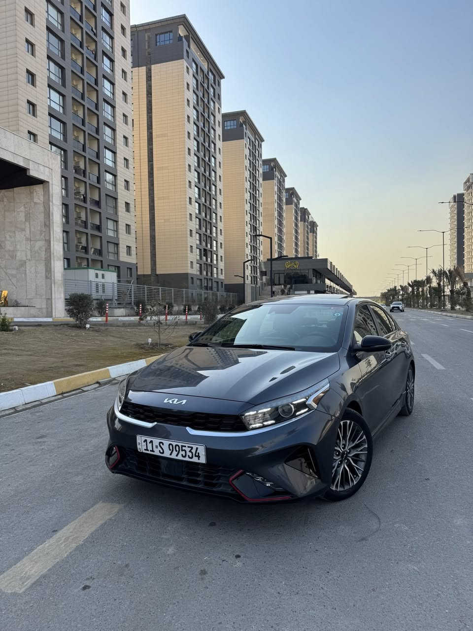 السلام عليكم 
كيا فورتي 2022 فئة GT line
محرك  2000 دوش
وارد امريكي  ماشية 45 الف كيلو
رقم بغداد
اللون : فيلي مميز
السيارة نضيفه جداً .. ضرر السيارة خلفي بدون ايرباك

المواصفات :
* رادار امامي مع مانع تصادم . 
* رادار جانبي .
* تحذير الخروج عن المسار . 
* فرش المقاعد من الجلد . 
* صفي المقاعد الأمامية كهربائية .
* صفي المقاعد الأمامية مع تبريد وتدفئة . 
* درايف مود سمارت ، سبورت ، نورمال. 
* نقطة عمياء .
* ويل gt line .
* فتحة سقف .
* شاشه كبيرة مع نفكيشن GPS . 
* اوتو هولد + هاندبريك بصمة .
* المصابيح الأمامية مع LED لايت . 
* كشافات ضباب بروجكتر . 
* تشغيل عن بعد .
* كاميرا خلفية + كاميرا دوارة .
* بلوتوث تلفون مع نضام Apple car play . 
* محدد سرعة . 
* شحن وايرلس .
* نظام بريك اوتماتيكي ( Auto Break System ) .
* نظام تحديد المسار .
* نظام سماعات صوت هارمن كاردون .
* بصمة تشغيل + بصمة ابواب .

معروفة مواصفات الـ gt line
السعر / 152 ورقة
مكان السياره بغداد الدوره
رقم لهاتف  /    *********** 
وموجود واتساب
