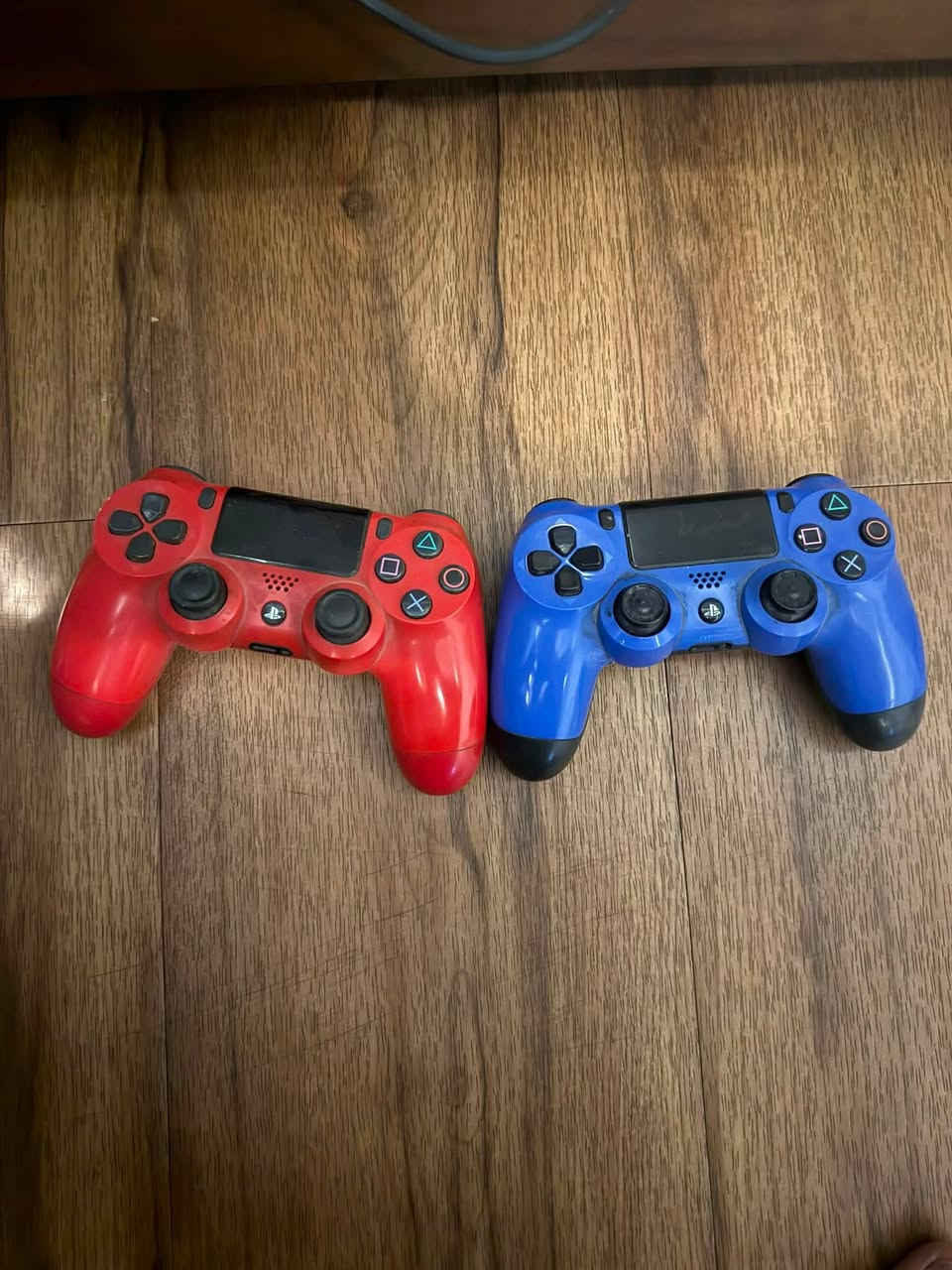 سلام عليكم
Ps4 امريكي 
للبيع مكاني بغداد سعره 250 الف ويا 2 جوستك وقرص وبعد عندي اقراص ادورهن للشراي ناقصه بس تحديث من اشغله يدخل بل save mode


**إذا كنت صاحب هذا الإعلان وتريد حذفه لأي سبب، رجاءا أرسل رسالة إلى الدعم الفني**