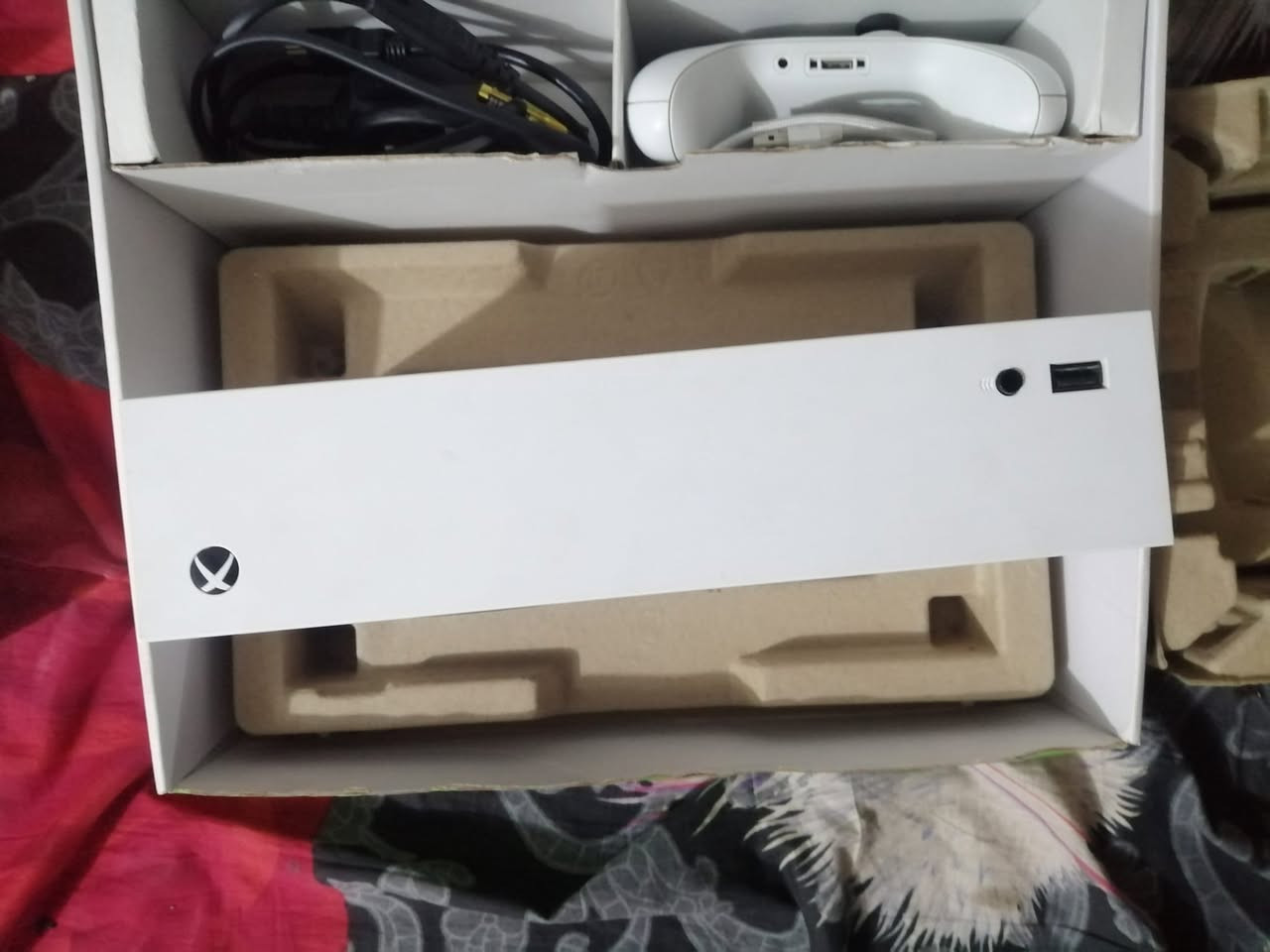 سلام عليكم اكس بوكس سيريس أس للبيع جديد أمانة الله كلشي كامل بالجهاز ونضافتة كدام عينكم السعر 480 وبي مجال عنواني ديالى المقدادية رقمي ***********
