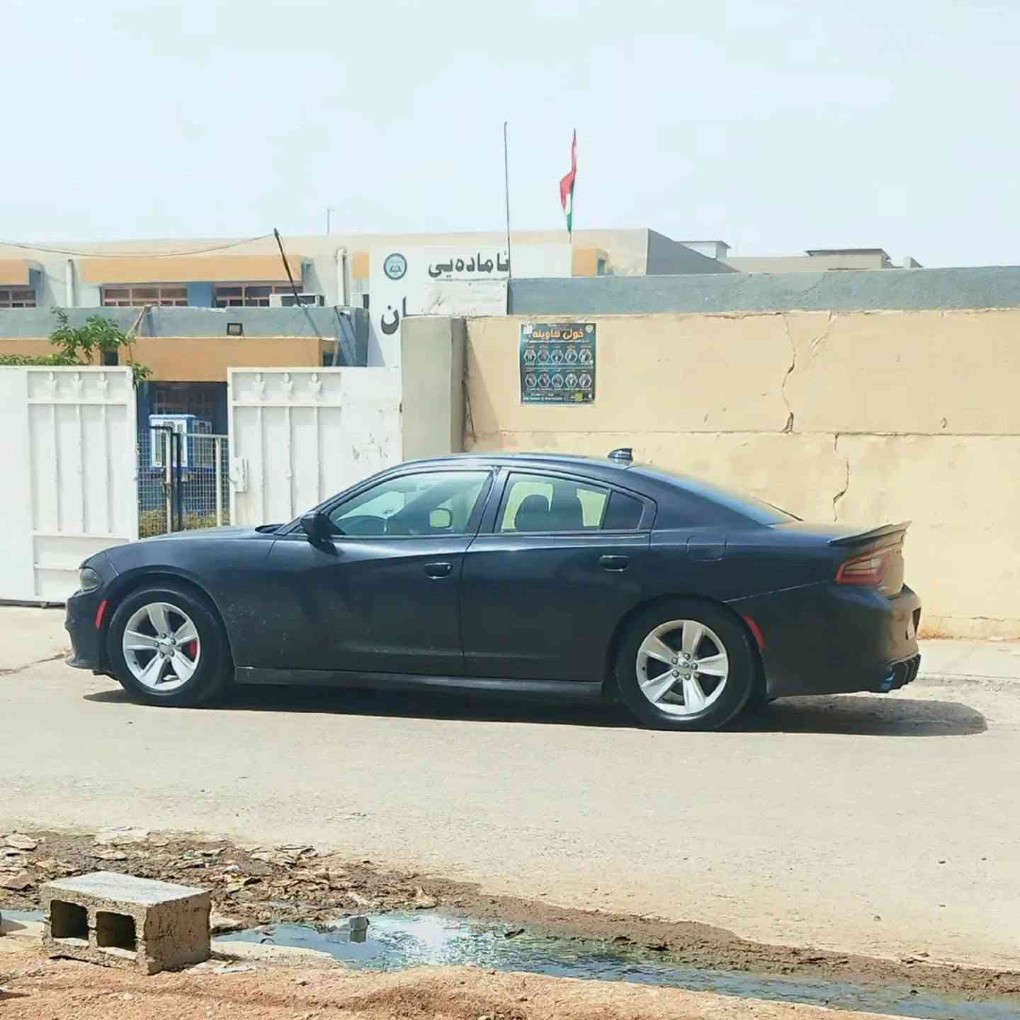 جارجر 2015بغداد SXT مكينه 3600 بيه قطعتين بونيد وباب صبغ بدون دواخل شرط كير مكينه كفاله ماشيه260الف مايل سياره مانقصه اي شي تريك وين ماتريد سعره 160وبيه مجال ***********
