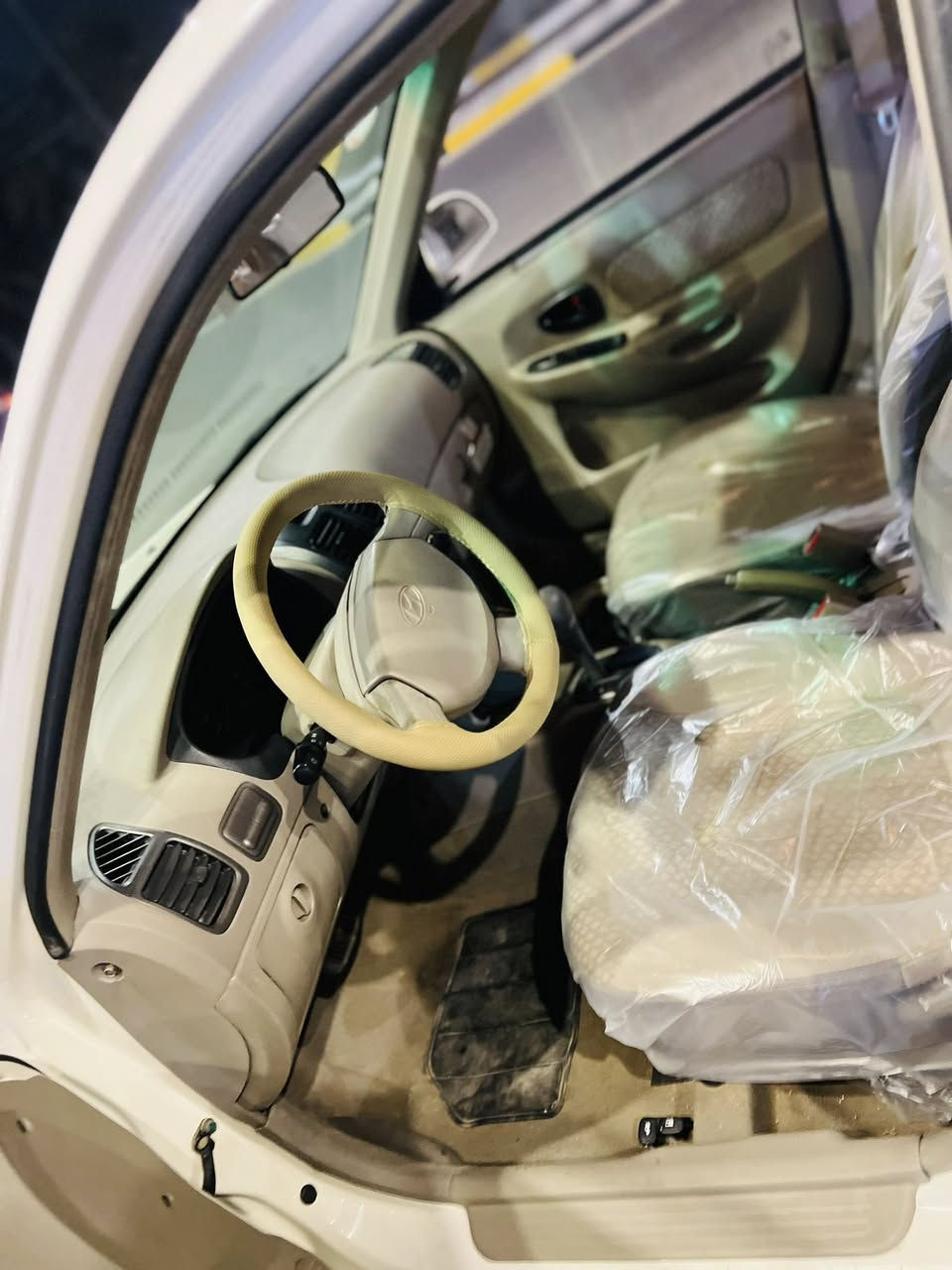 سلام عليكم 
فيرنا 2012 
مكفوله كفاله عامه مكينه كير  اوتماتيك برغي ما مفتوح بيها 
مكفوله من صبغ وتبديل وتعمير تخم تاير جديد  
كهربائيات كله جديد وشغال 
ماشيه 99 ألف حقيقي السياره ما بيها أي نقص 
مكان السياره بلديات 
***********
