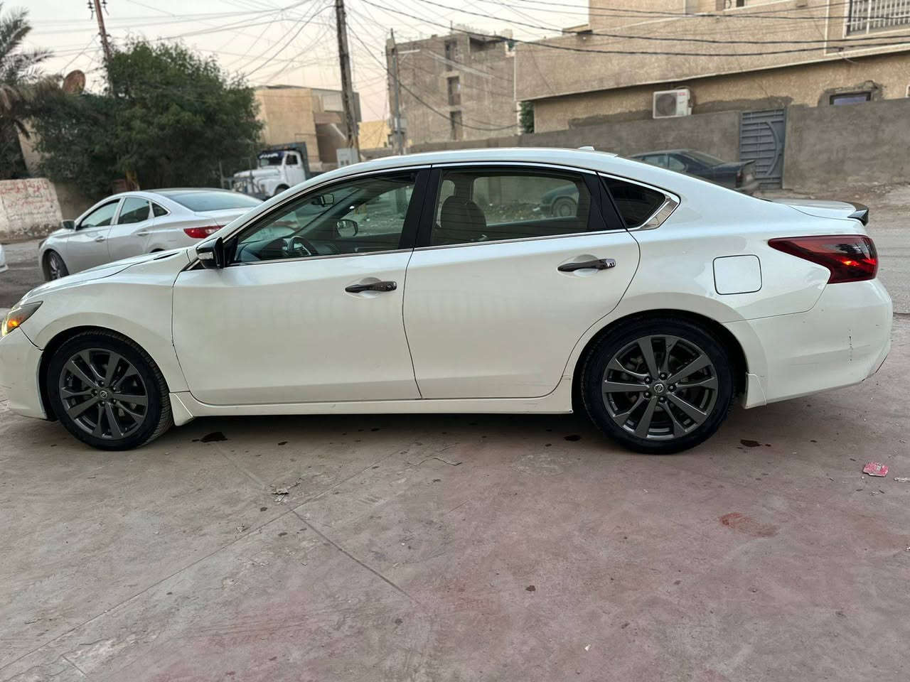 حادثها كلش بسيط بدون ايرباك. رقم بغداد هزة وارقم جديدة بأسمي 

بصمة تشغيل وتشغيل عن بعد 
شاشة كبيرة تدعم كار بلي  وكامرا
كشنات جلد وكرسي السايق كهرباء بهن خط ازرك
كراسي الامامية تدفئة
ويل حجم 18 مال sr وتخم تاير جديد
لايتات زينون عالي وناصي وبلوجكتر 
رادار ومثبت سرعة 
شفتات ستيرن 
الداخل مطعم بكاربون فايبر 
السيارة بدون نواقص جاهزة 
مكاني بغداد الدورة 
السعر 135 $
0790170044
*********** بغداد, العراق
