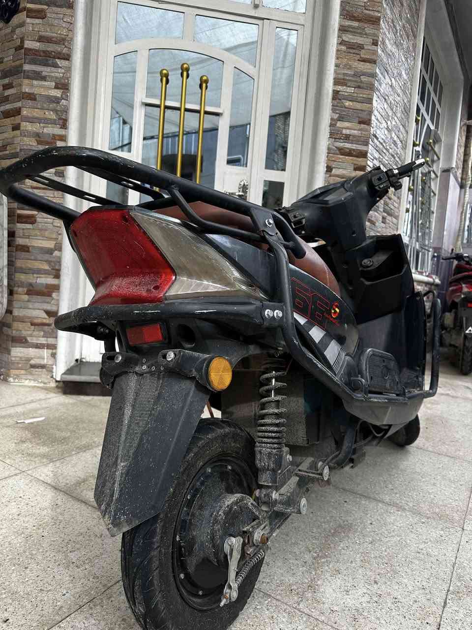 سلام عليكم شباب دراجه شحن للبيع  شركه الجوهره البحريه دراجه بيها ملاحضات بسيطه السعر 600 وبيها مجال مكاني بغداد 
رقم الهاتف ***********
