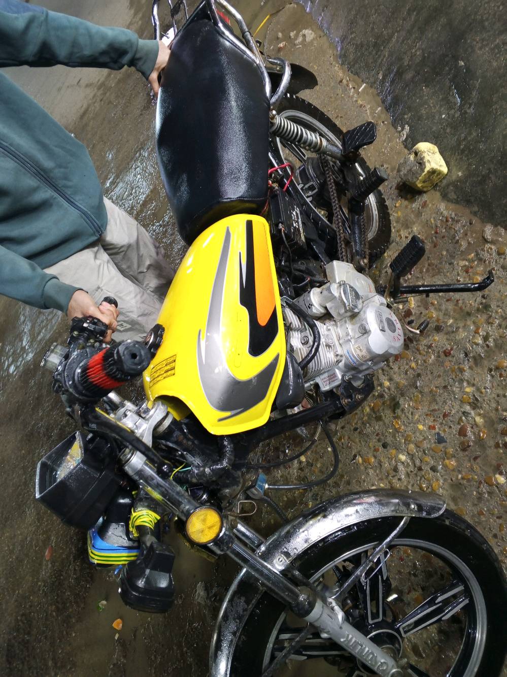  دراجة للبيع إيران نظيفة جدا خمسة كير 
الدراجة خير من الله محركها يخبل عنواني بغداد الزعفرانية 