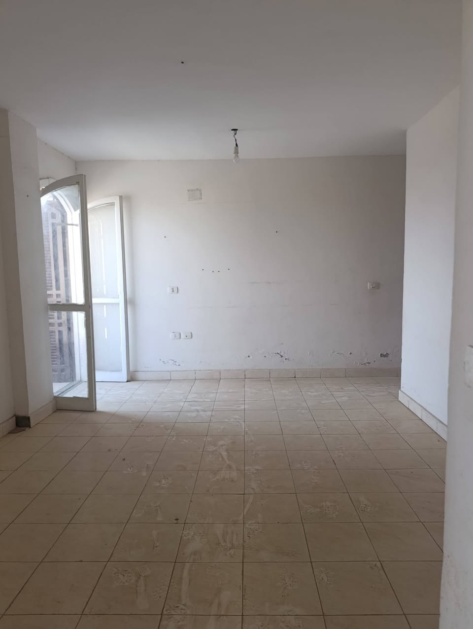 للايجار شقه 70 م  اسكان عاملين بالخارج المغتربين غرفتين وصاله وحمام ومطبخ دور رابع اخير  شارع الشهر العقاري أمام نزهه العبور  وحى الاسكان العائلي أمام المدارس وجميع الخدمات مطلوب اسرة فقط
 المطلوب4000
ج للتواصل 01062666784
01014272222


**إذا كنت صاحب هذا الإعلان وتريد حذفه لأي سبب، رجاءا أرسل رسالة إلى الدعم الفني**