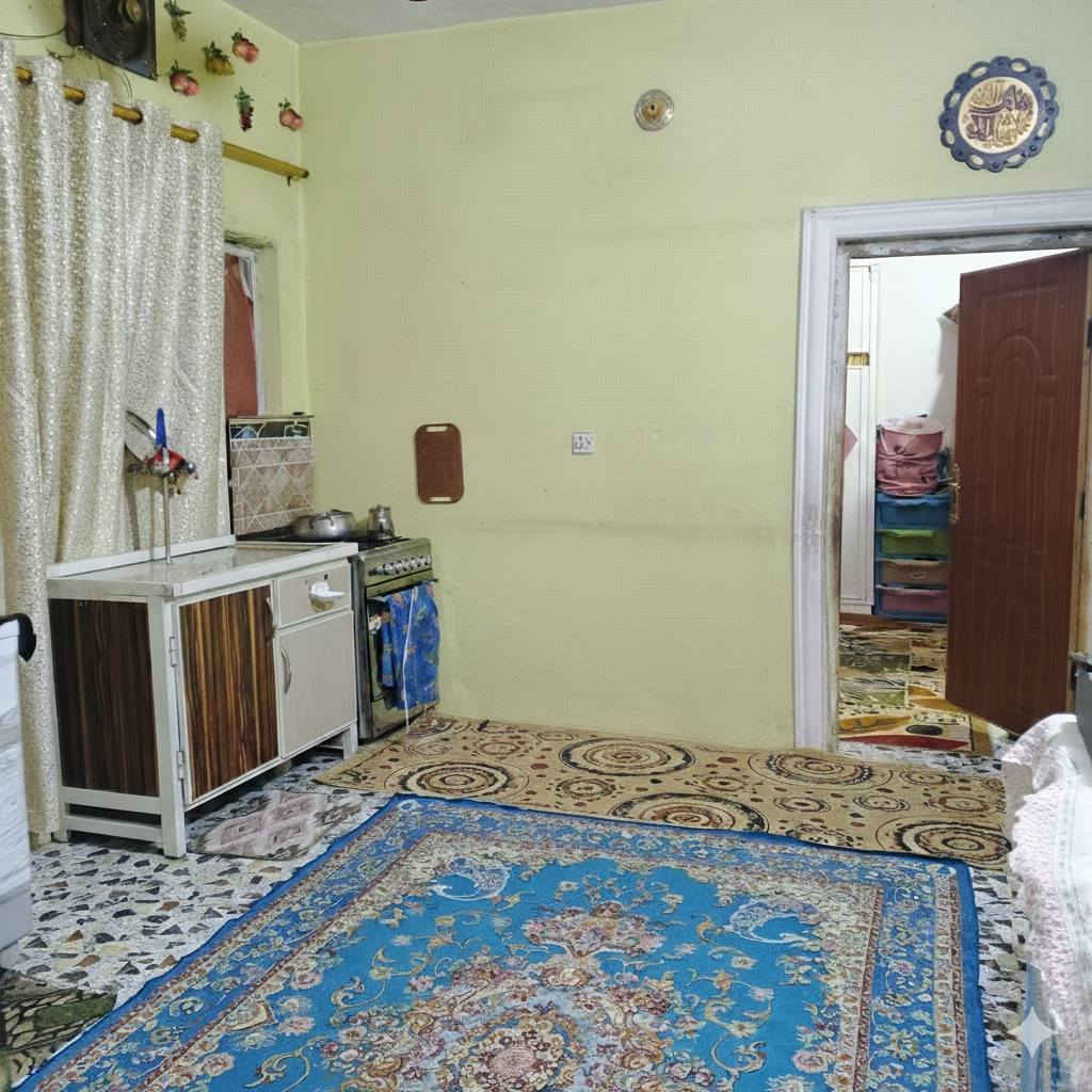 السلام عليكم بيت تجاوز للبيع الغزاليه شارع المشجر المساحه 100م البيت نظيف ومرتب  الأرضية سيراميك وسقف صب مسلح يتكون البيت من استقبال وصاله ومطبخ وغرفة نوم حديقه داخليه وحديقة خارجيه وصحيات وطرمه الاستفسار اكثر رقم الهاتف بي واتساب ***********
