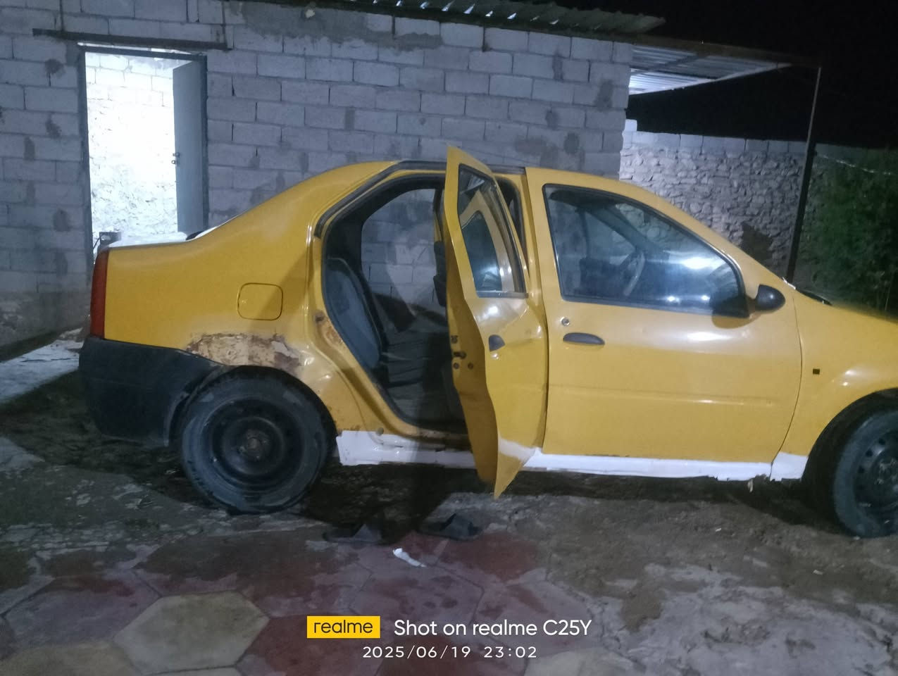 السلام عليكم ورحمة الله وبركاته سيارة للبيع سياره مديل 2009 سياراه نضيفه سعر 29ورقه أو مراوس المكان الرميثه الرقم ***********
