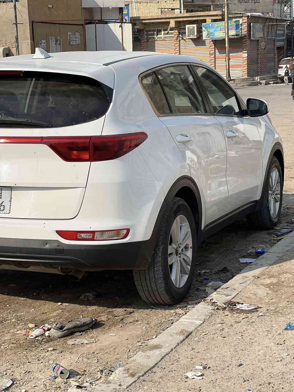 السلام عليكم كيه سبورتج موديل 2017 بدون قطرات صبغ مريكي نضيفه حيل ماشيه 70 مواصفات تحكم ستيرن شاشه كامره دواره مدوشمه رضيه بلوتوث حاكيه معروضه ب 167 وبيها مجال قليل حك الجيه رقم ‭0773 595 7457‬
