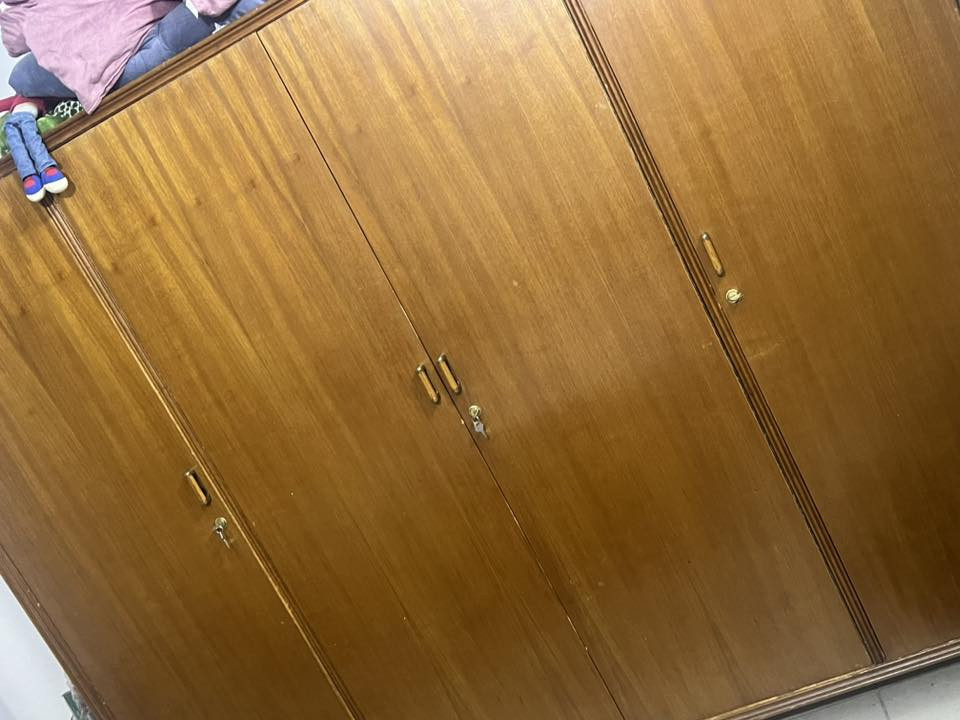 السلام عليكم غراض مستعمله نظيفه للبيع الاتصال ***********
