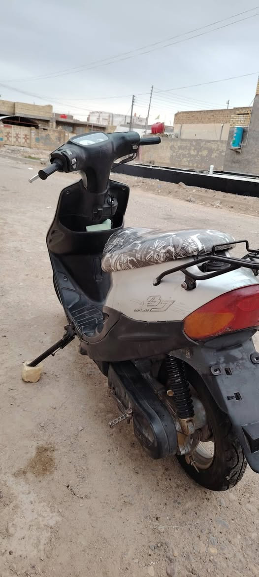 سلام عليكم دراجة يوماها للبيع الدراجة كدامك نضيفه وكهربائيات كامله كلشي شغال بيه السعر 350 وبيه مجال مكاني ميسان ناحية علي الشرقي.. رقمي ***********
