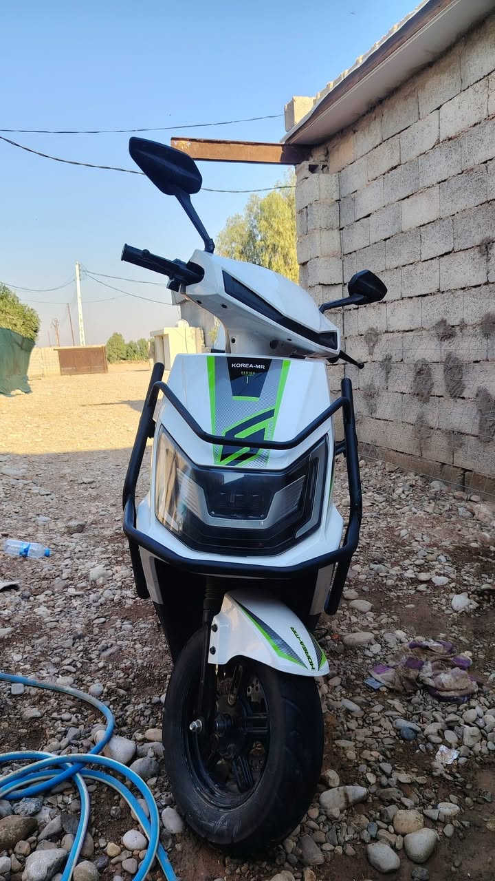 السلام عليكم دراجه شحن سكنس ٢٠٢٥ دراجه ٤ نمر خير من الله نضيفه سرعتها 99 السعر ٨٢٥ وبيه مجال مكاني ديالئ مندلي رقم ***********
