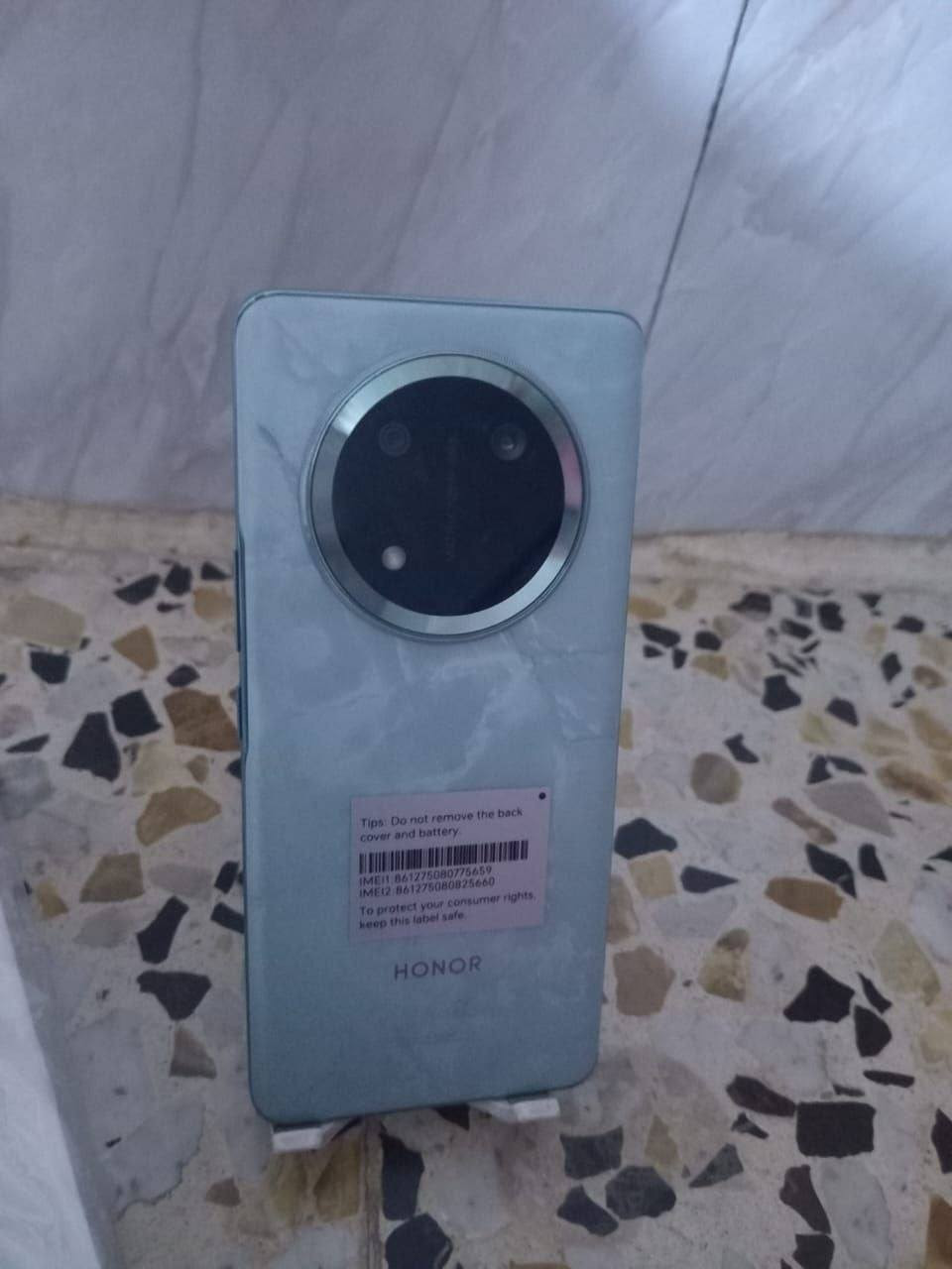 السلام عليكم هونر x9c للبيع ذاكره ٢٥٦ والرام الداخلي ١٢ معالج Snapdragon 6 Gen 1 كاميرا 108ميكا بكسل مدعومه بل الذكاء الاصطناعي جهاز يدعم محاكاه الذكاء الاصطناعي شاحنه 66واط شحن سريع الجهاز بعده بضمان الماستر السعر 325 وبيه مجال قليل الجهاز جديد استعمال قليل كلش المكان بابل قرب البوابه رقم الهاتف ***********
