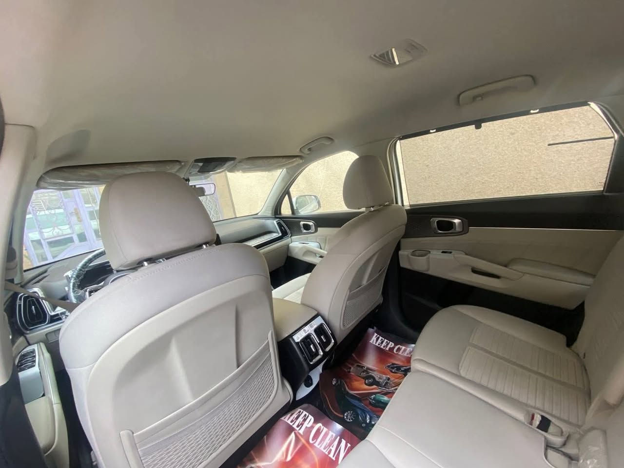 السلام عليكم 
سورنتو ٢٠٢٤ دولية 
رقم بغداد انكليزي
مكينه ٦ سلندر
فول عده البنراما
مري شفط
بصمه 
كير موس
كشنات كهرباء
تشغيل عن بعد 
جنطه كهرباء
فول حساسات امامي خلفي 
ويل كب كروم 19
شاشه ديجتال 
تبريد ٣ قطع 
ماشيه 21 الف
بيها رصعات بسيطة مأشرة 
والسونار موجود 
مكان السياره بغداد 
*********** وتساب
