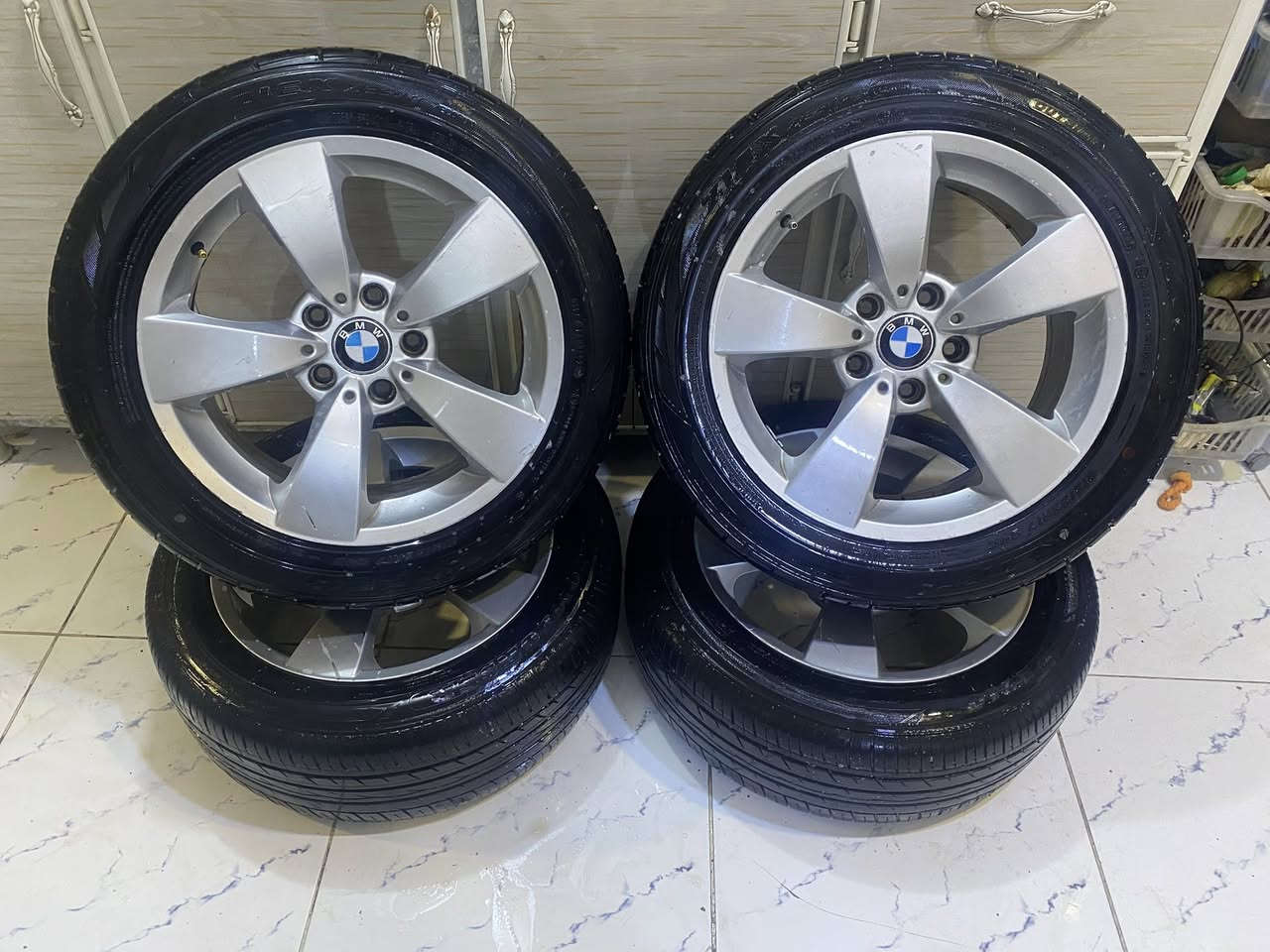 السلام عليكم 
للبيع او مراوس حسب القناعه 
حجم 17 صبغ بلاد 
بدون فطر او تصليح 
مع تخم تاير زوج حلو 
زوج نص عمر
السعر 200 الف 
مكاني بغداد الدوره 
***********
