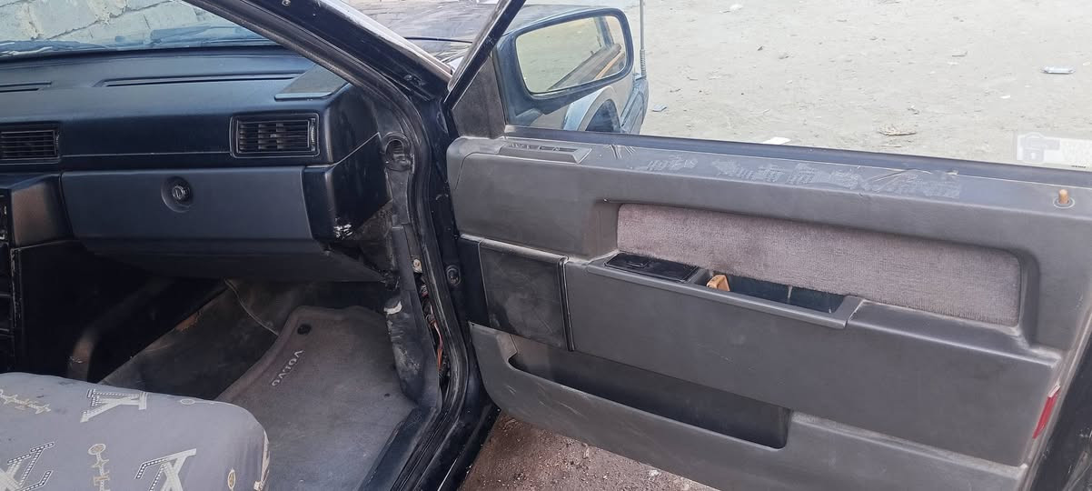 فولفو 940 موديل 91 بيه مكينة ياباني سياره جاهزت تبريد شغال سعر 45 مكانه بابل 
***********

