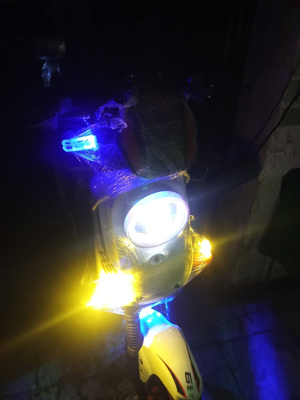 سلام عليكم دراجه شحن جديد R9
جديد دراجه اربع سرع خمس بطاريات جديده مكان بغداد 
***********
