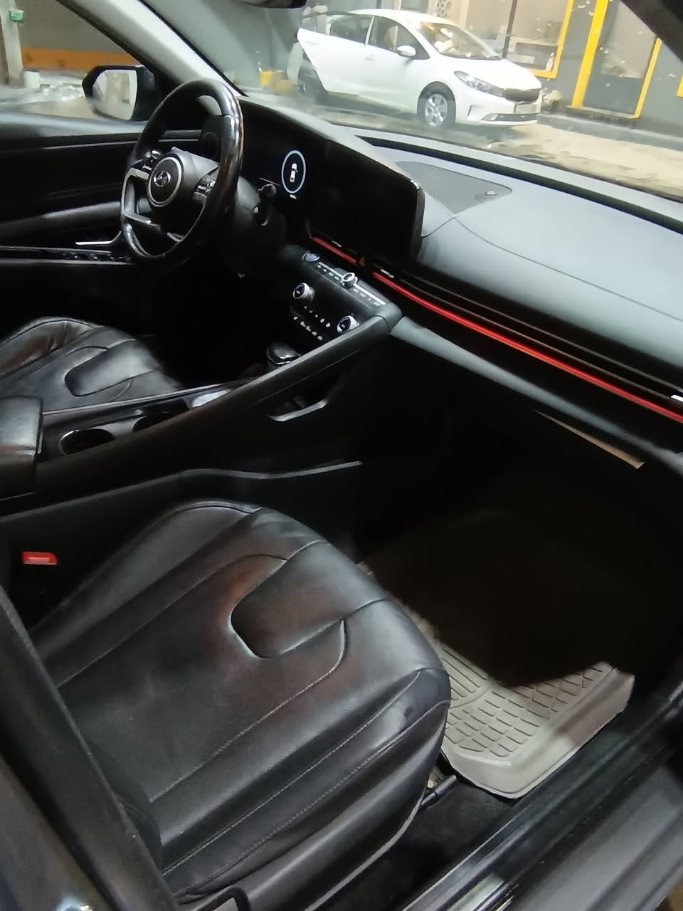 سلام عليكم 
النترا 2023 وارد امريكي حادثها جاملغ وربع البنيد جهة السايق ايرباك الدركة فقط 
المواصفات لمتدد 1/1 فول الفول 
رادار امامي 
رادار خلفي 
رادار جانبي 
كشنات جلد 
تدفئه 
حساسات خلفية 
ويل كب 17 
بصمة 
شاشة دجيتال 
سلايد روف 
درايف مود 
3 انظمة قيادة 
ماشية 61 ميل 
بعد هواي مواصفات 
***********
***********
