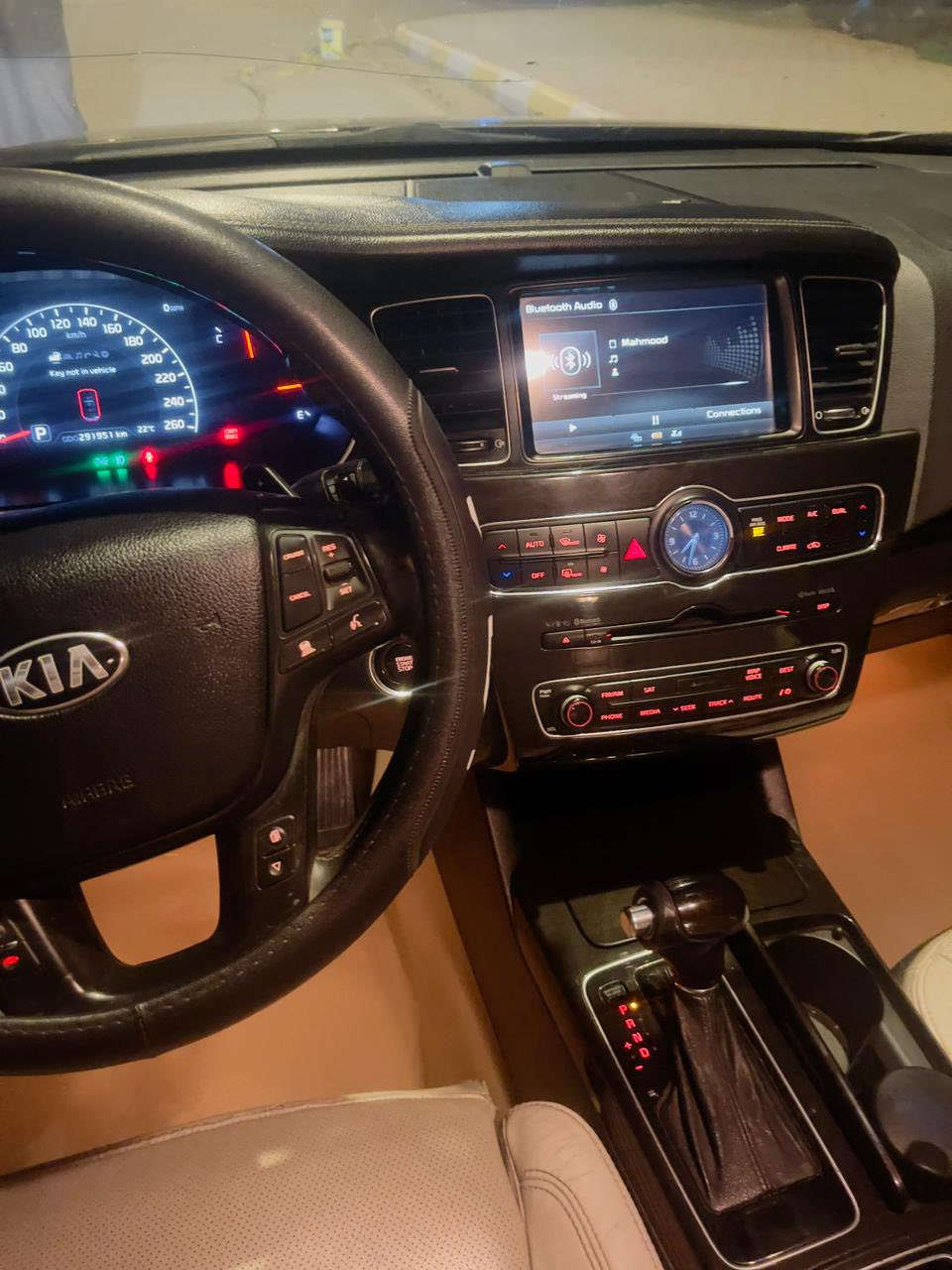 كيا كادنزا 

موديل 2014 وارد امريكي محرك 3500 

كير مكينه مكفوله  فول مواصفات 

ضرر قطعه واحده الجاملغ الخلفي عكس السايق 

رقم بغداد السياره ب أسمي السنويه لل2029

السعر 125 والشراي بي خير ويدلل وللعلم السياره كلش حلوه احلى من الصوره وشوف بعينك وتدلل وان شاء الله ما نقصر وياكم للأستفسار الاتصال على الرقم ***********

مكان السياره واسط / الصويره
