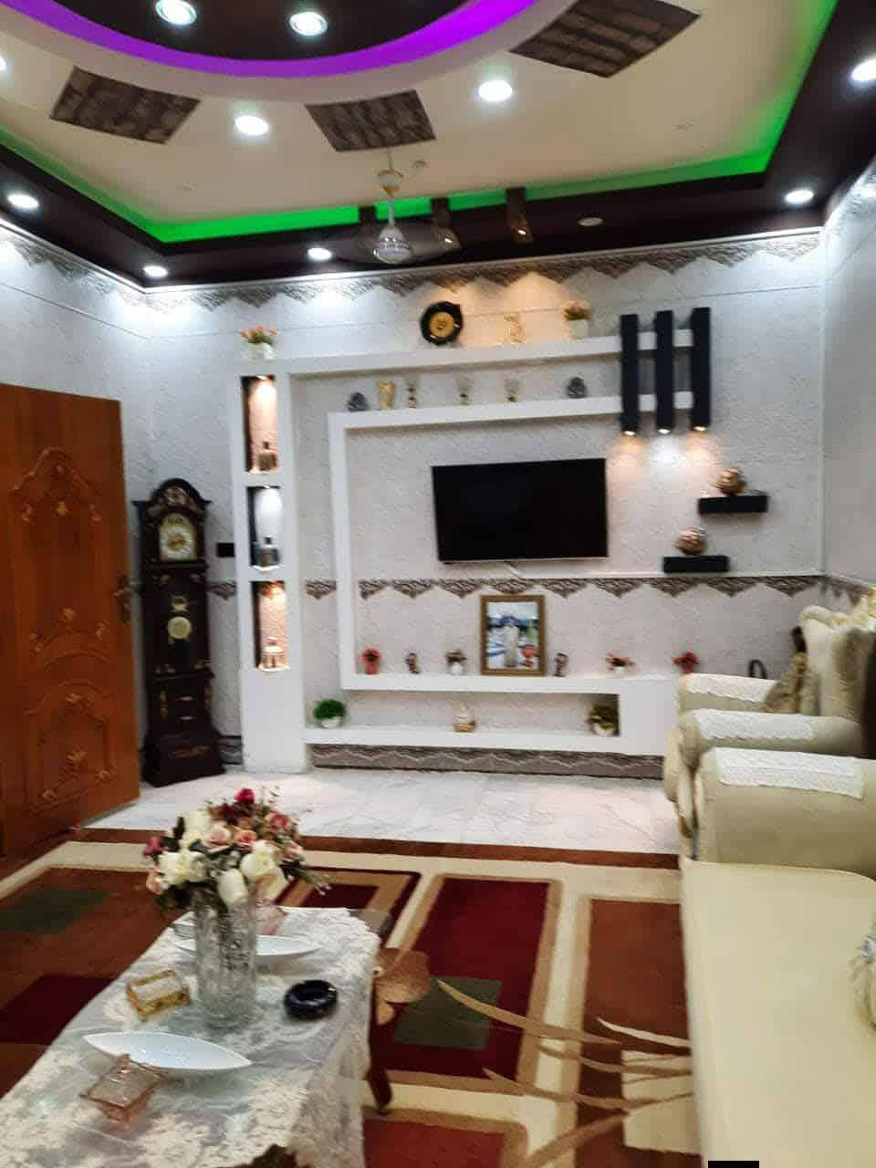 السلام عليكم
بيت للبيع المساحه 240 متر تحت البناء 140 متر طابو زراعي سند 25 طابقين يحتوي على 4 غرف استقبال وصاله ومطبخ وصحيات داخليه وخارجيه متوفره كافة الخدمات العنوان كربلاء طويريج الحولي خلف معرض امير زايد يبعد عن الشارع العام 100 متر السعر خاص للأستفسار الأتصال على الأرقام الموجوده 
***********
***********
