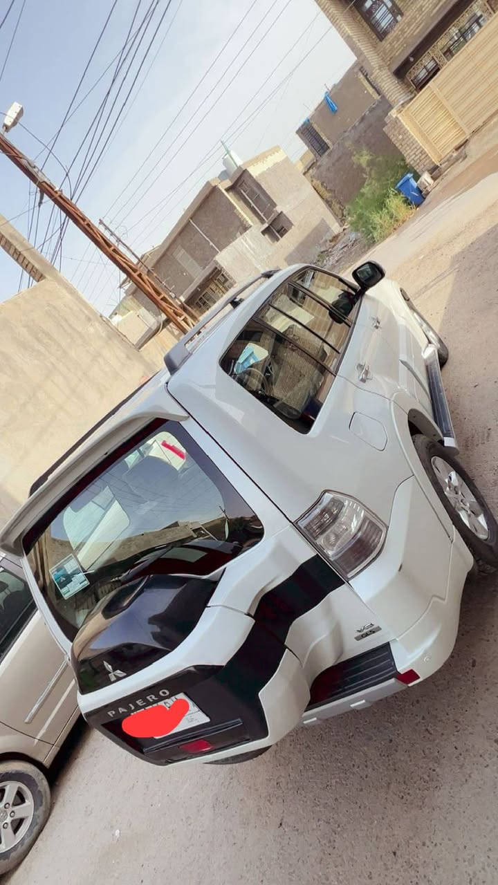 سلام عليكم باجيرو حبتور موديل 2015 ماشية 97الف 
بيهة تكحيل بلجاملغ اليسر +بارد بلبنيد علكد اصبع 
موصفاتهة 1/1محرك 3500بدون اي نقص السيارة 
تحويل موباشر السعر 185وبيهة مجال حك الجية 
***********/***********
