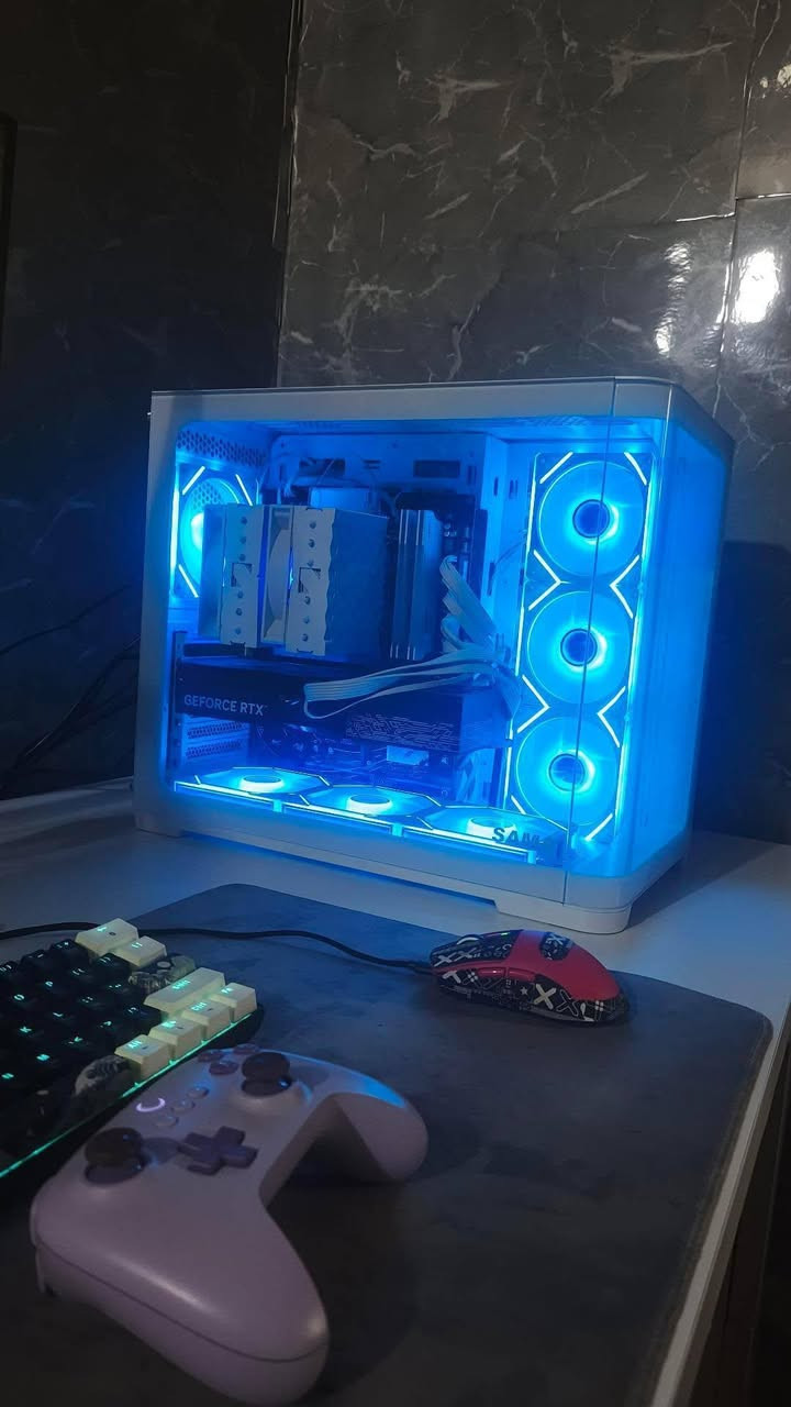 السلام عليكم تجميعه بكرت 5070ti و معالج 7600x و مبرد مروحتين ست انابيب (تبريد هوائي) مذر بورد من اسوس asus prime-plus مكانين لتخزين الm.2 و اربعه للرامات بورسبلاي 850 جولد لونه ابيض فول موديلر و كيس مد تاور زجاجي بيه 7 مراوح ويتقبل لحد 10 مراوحي مع تغير الوان براحتك ثابته ومتحركه تخزين m.2 1T رامات ddr5 6000 سرعه 32g وشاشه 2k 180hz حجم 27 ips ماوس اتاك شارك 3 لون احمر ( اليواير ليس عاطل بس واير يشتغل) كيبورد عادي حجم ستين مع اضائه حجمه 60 جوستك عادي واير ليس بس القير اليسار يرتفع وحده الباقي سليم جدا سبيكرات واير مع تغير اضائه وصوت نقي من شركه ريد دراغون ubs اون لاين 850 واط بطاريته تعبانه بس يشتغل طبيعي لمده قصيره و ubs اوف لاين 850 واط استعمله للشاشات وطاوله صنع يدوي مو جاهزه هم موجود للي يريد طاوله(ميز) السعر مو محدده بعد. *********** للتواصل
