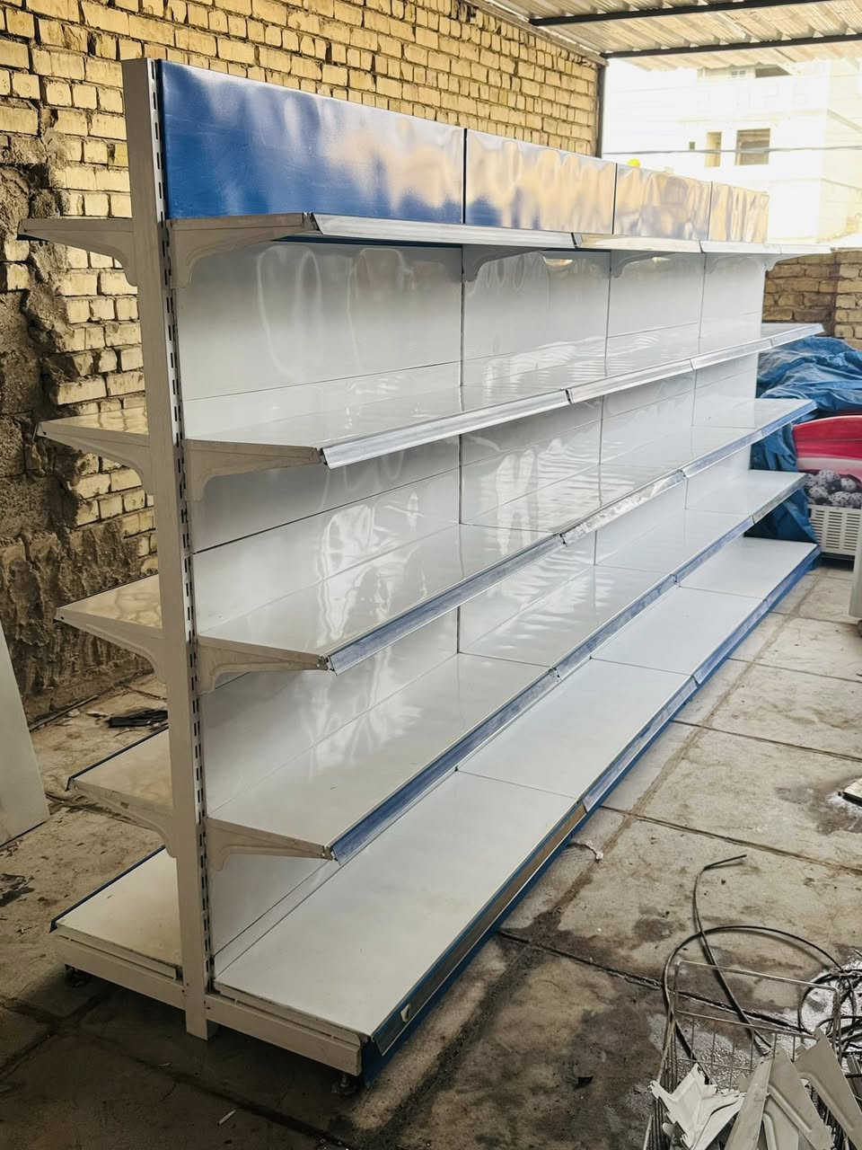 رفوف وسطي تركي الآصلي🇹🇷 ٥ مترات مستعمل نصافه 💯 الشراي يتصل *********** مكاني بغداد
