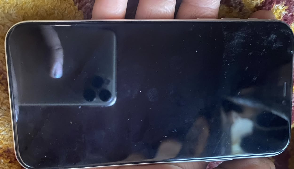 سلام عليكم ايفون 11عادي  مبدل فقط شاشه وكاله السعر 250 وبي مجال بسيط ***********
