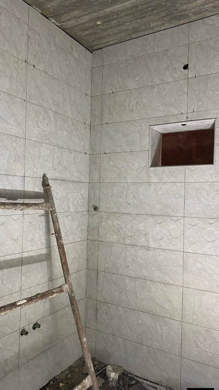 خلفه تطبيق سيراميك جدران ارضيه شغل نضيف اسعار مناسبه تواصل ***********
