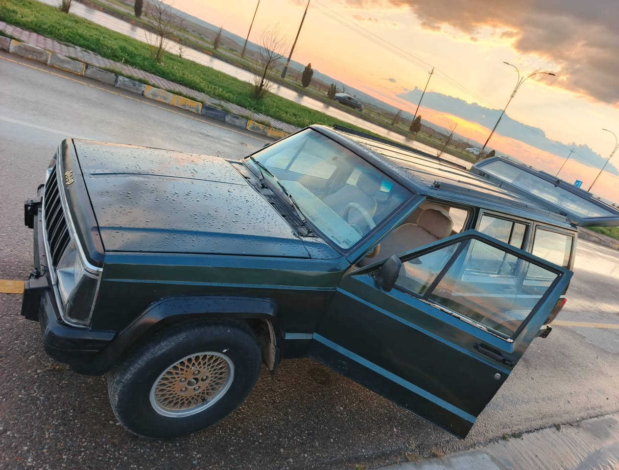 جيب شيروكي موديل 1992 صبغ عام جماليه بدون ضرر محرك بي بخار وكير شرط دفع رباعي كلو شغال كشنات كهرب شغالات دوشمه غرفه كلها جديده طخم امامي خلفي نضيف رقم اخضر سنويه بيضا شرط التحويل 
السعر 25 وبيها مجال للشراي
***********
***********
